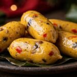 Bollos navideños venezolanos de maíz sobre hoja de plátano